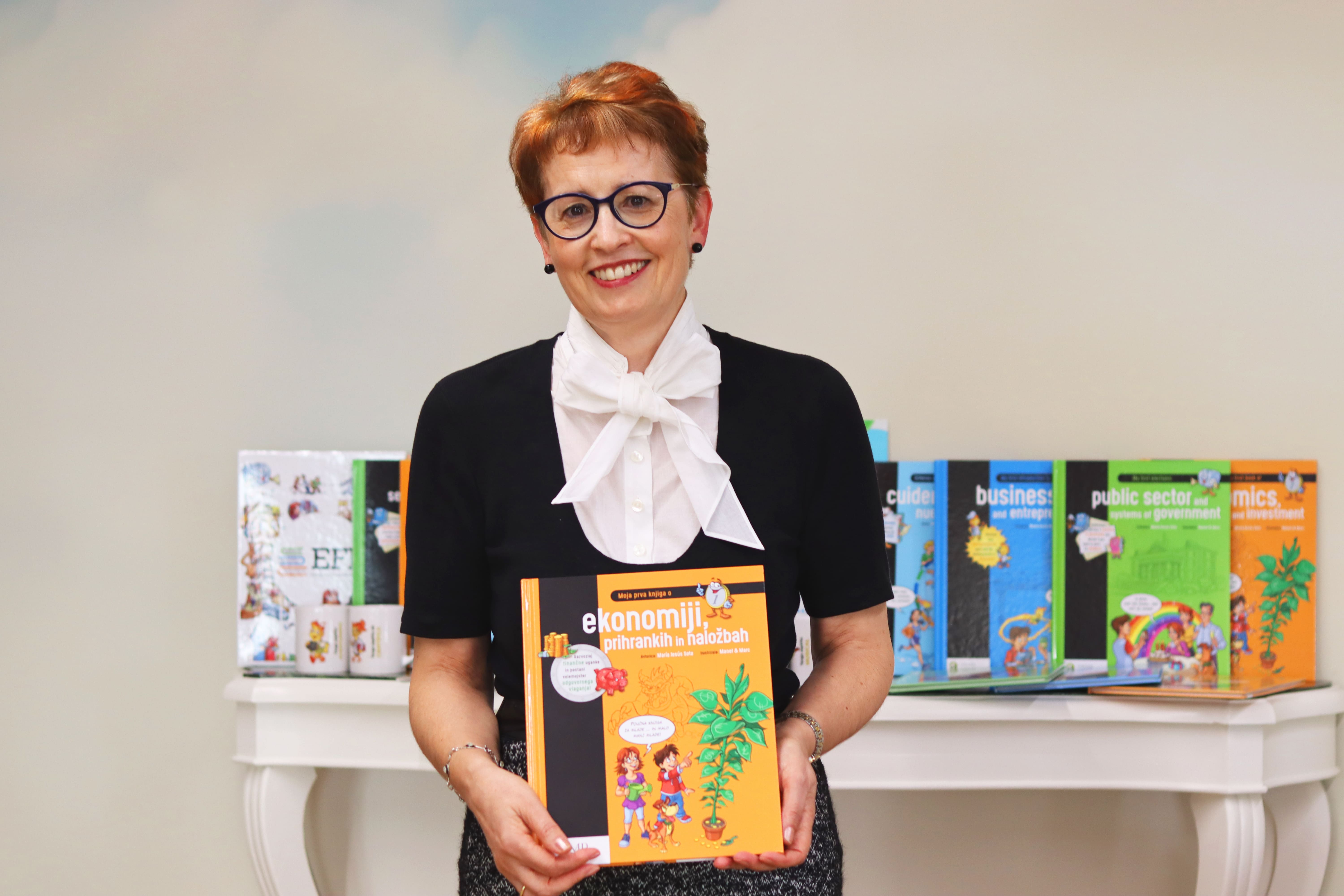 mi primer libro economina esloveno